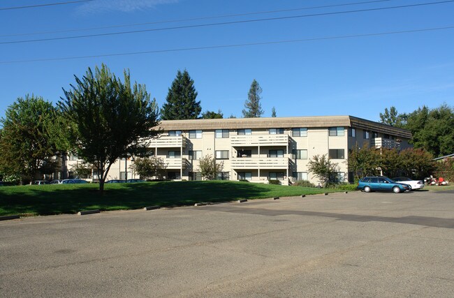 Campus Commons Senior Apartment Homes in Sacramento, CA - Building Photo - Building Photo