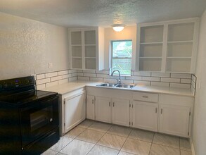 2306 28th Ave N in Texas City, TX - Building Photo - Building Photo