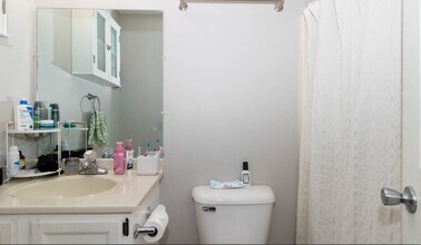 4 Shire Ct in Bloomington, IL - Building Photo - Building Photo