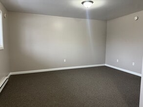 4 Butternut Ln in Lebanon, NH - Building Photo - Building Photo