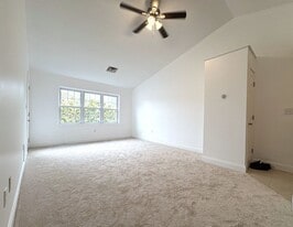 600 Brookside Dr in Andover, MA - Building Photo