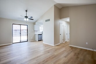 1832 S Laurel St in Wichita, KS - Foto de edificio - Building Photo