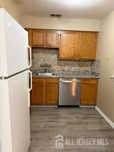 513 Waterford Dr in Edison, NJ - Building Photo - Building Photo