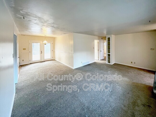 1217 Cumberland St in Colorado Springs, CO - Building Photo - Building Photo