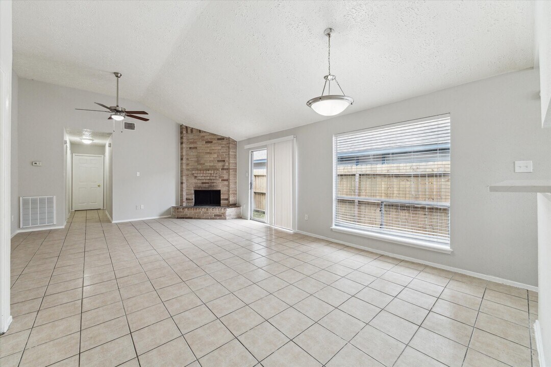 10032 Ridgecoral Dr in Houston, TX - Building Photo