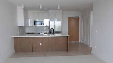 629 Keeaumoku St, Unit 2705 in Honolulu, HI - Foto de edificio - Building Photo