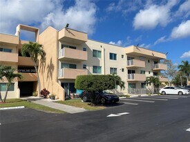 10300 Coral Wy in Miami, FL - Building Photo