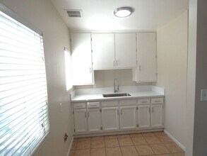2918-2922 Pacific Ave in Long Beach, CA - Building Photo - Building Photo