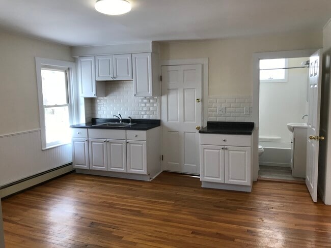 8 Myrtle St, Unit 2nd Floorq in Beverly, MA - Foto de edificio - Building Photo