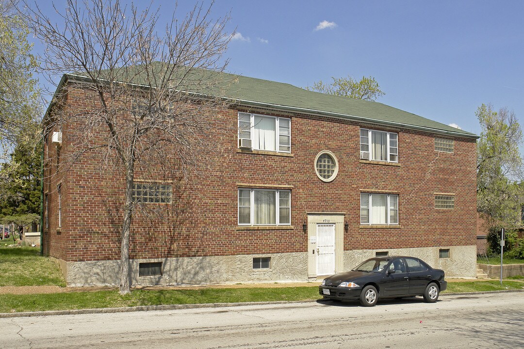 4915 Pernod Ave in St. Louis, MO - Foto de edificio