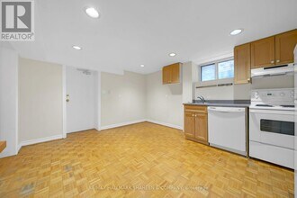 12 Foxbar Rd in Toronto, ON - Building Photo - Building Photo