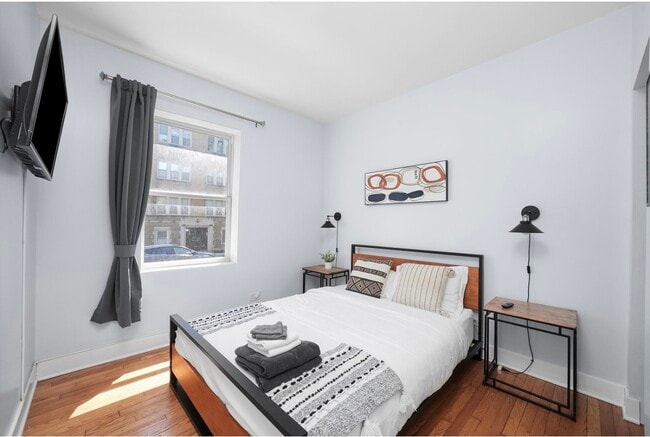 3301 W Belle Plaine Ave, Unit 2R in Chicago, IL - Foto de edificio - Building Photo