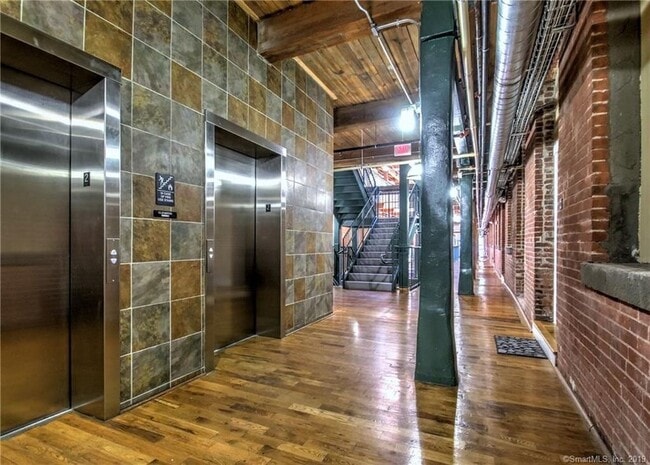 145 Canal St, Unit 5 in Shelton, CT - Building Photo - Building Photo