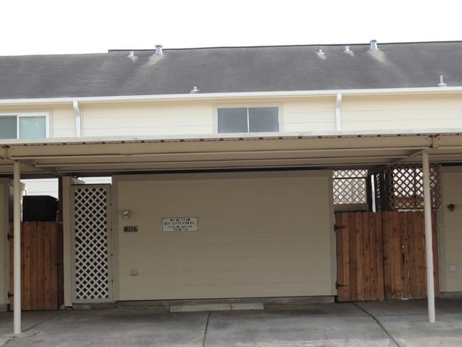 property at 13037 Clarewood Dr