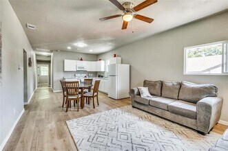 1245 E Allen Ave in Fort Worth, TX - Building Photo - Building Photo