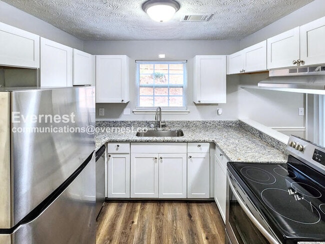 2800 Pebblebrook Ct in Buford, GA - Building Photo - Building Photo