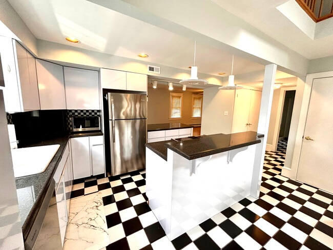 18 Grove St, Unit 18B in Haddonfield, NJ - Building Photo - Building Photo