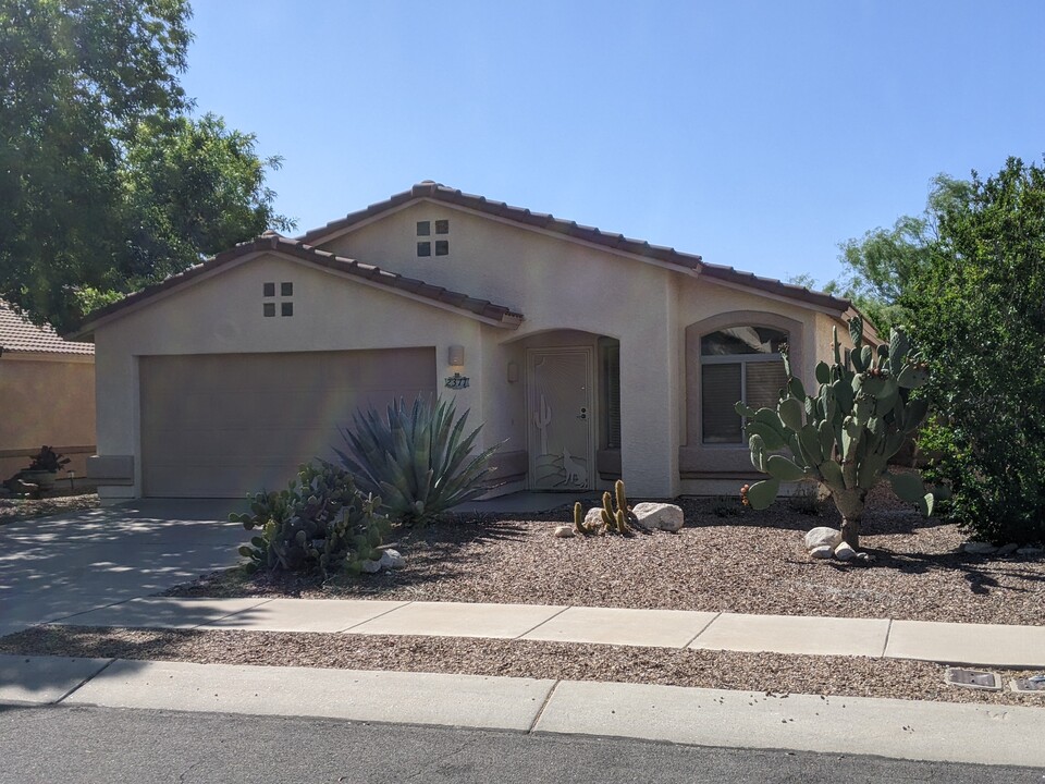 2371 E Stone Stable Dr in Tucson, AZ - Foto de edificio