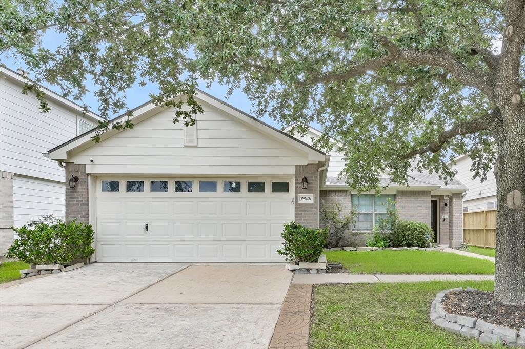 19626 Rippling Brook Ln in Tomball, TX - Foto de edificio