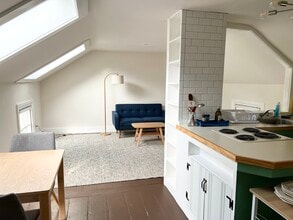 132 Congress St, Unit 1 Bedroom Upstairs Apt. in Belfast, ME - Building Photo - Building Photo