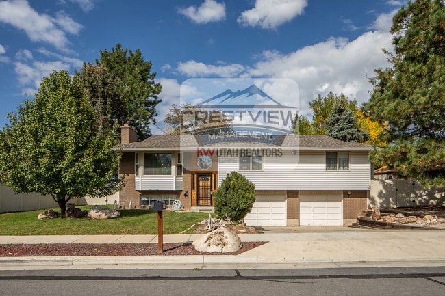 property at 1747 E Sugarloaf Dr