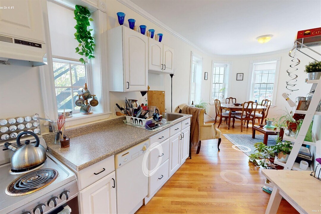 5 Bishop Allen Dr, Unit 3 in Cambridge, MA - Foto de edificio