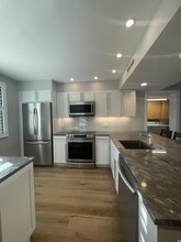 2301 Marina Isle Way-Unit -202 in Jupiter, FL - Foto de edificio - Building Photo