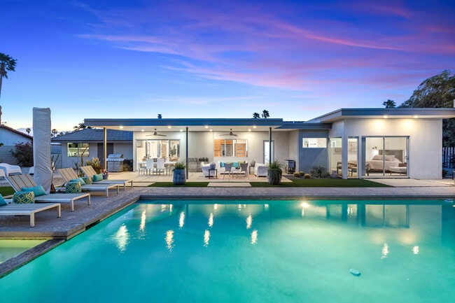 2413 E El Alameda in Palm Springs, CA - Building Photo - Building Photo