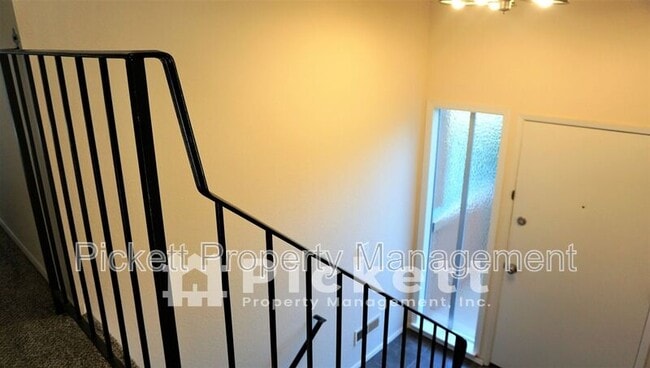 2221 NE Lexington Dr in Bremerton, WA - Building Photo - Building Photo