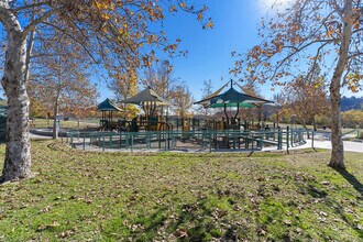 2700 E Chaucer St in Los Angeles, CA - Building Photo - Building Photo