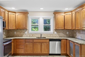 381 Bedford Rd in Pleasantville, NY - Building Photo - Building Photo