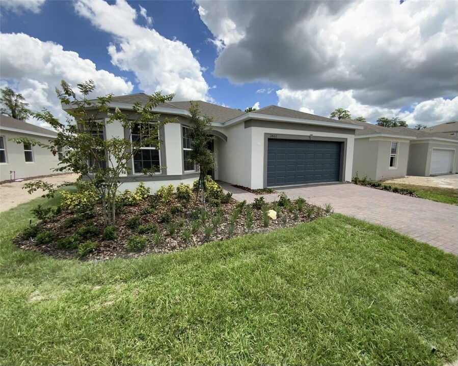 2462 Southlawn Ln in Clermont, FL - Building Photo