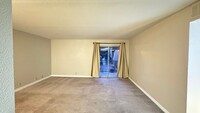 5170 River Glen Dr in Las Vegas, NV - Building Photo - Building Photo