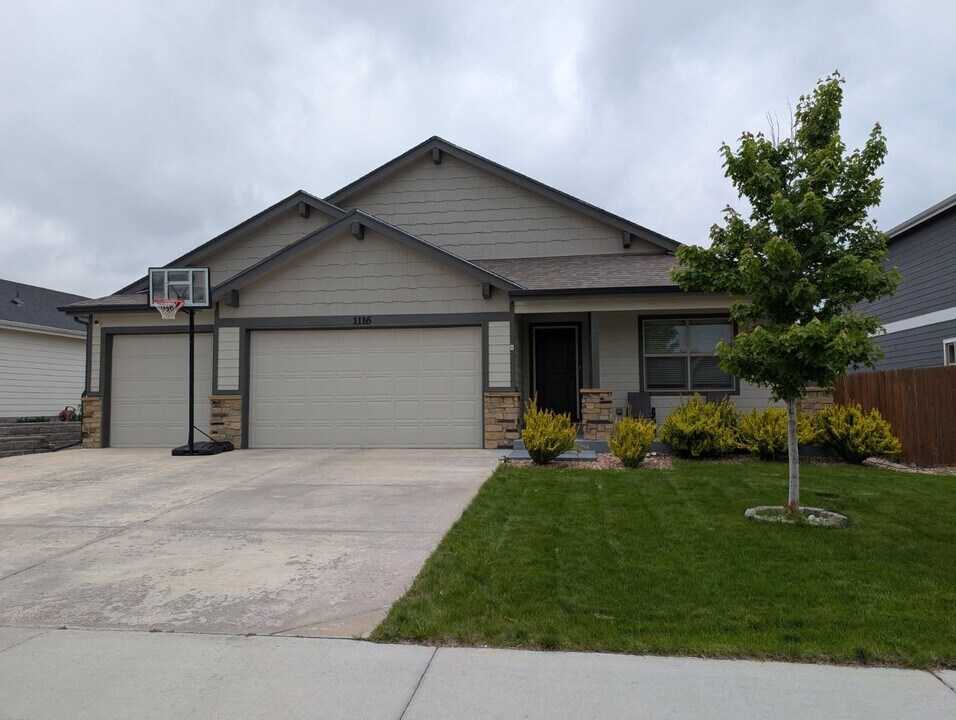 1116 Cottontail Ln in Wiggins, CO - Building Photo
