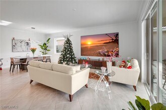 2131 Hamlin St in Naples, FL - Foto de edificio - Building Photo