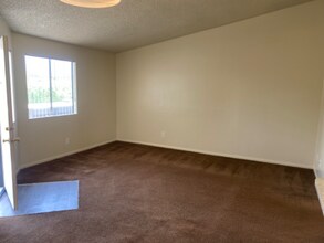 404 Sierra Vista St in Corona, CA - Building Photo - Building Photo