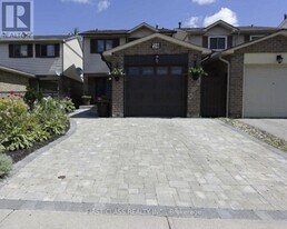 28 Moorehouse Dr in Toronto, ON - Building Photo