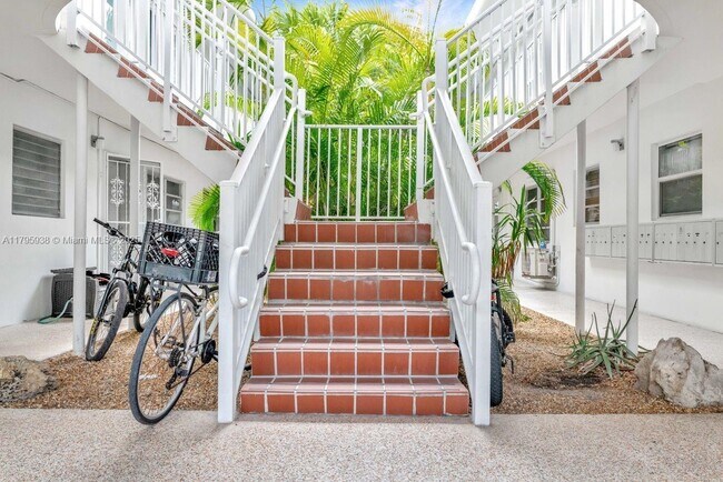101 Collins Ave in Miami Beach, FL - Building Photo - Building Photo