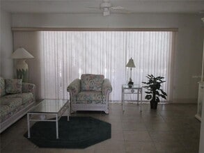 446 W Gate Dr in Venice, FL - Building Photo - Building Photo