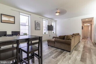 2119 E Cumberland St, Unit 2 in Philadelphia, PA - Building Photo - Building Photo