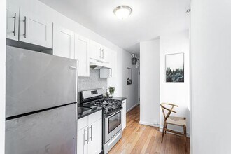 207 Madison St in New York, NY - Building Photo - Building Photo