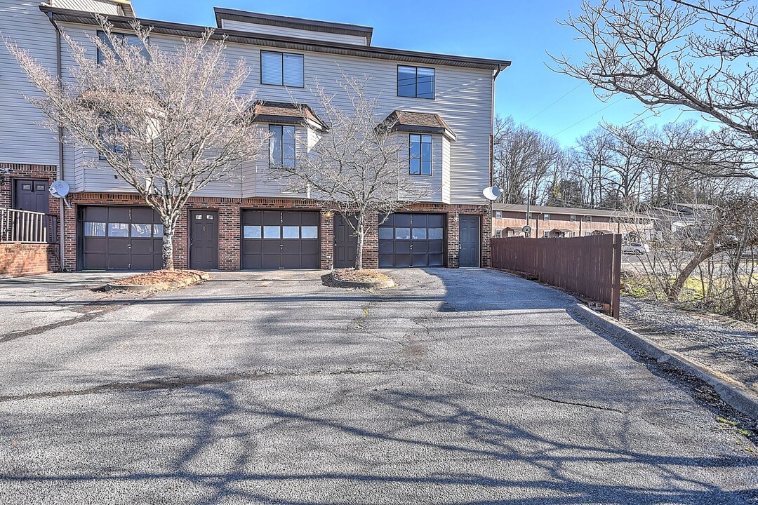 117 Autumn Creek Ln in Gray, TN - Building Photo