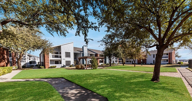 Brady Station Apartments in Odessa, TX - Foto de edificio - Building Photo