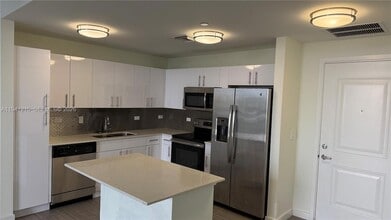 1776 Polk St, Unit 617 in Hollywood, FL - Building Photo - Building Photo