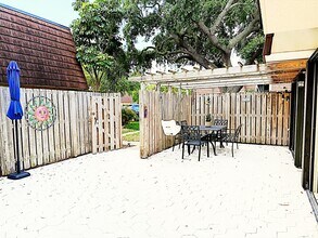 212 2nd Ln in Palm Beach Gardens, FL - Building Photo - Building Photo