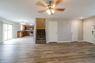 558 Wellington Dr in Kaysville, UT - Building Photo - Building Photo