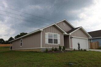 3063 Jane Ln in Crestview, FL - Foto de edificio - Building Photo