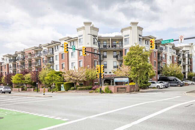 Signature Club Suites in Langley, BC - Building Photo - Building Photo