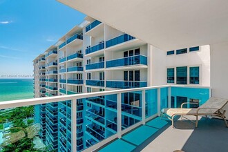 2311 Collins Ave in Miami Beach, FL - Foto de edificio - Building Photo