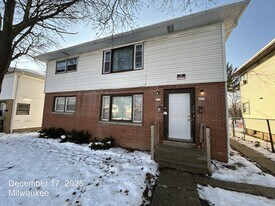 8025 W Villard Ave in Milwaukee, WI - Building Photo